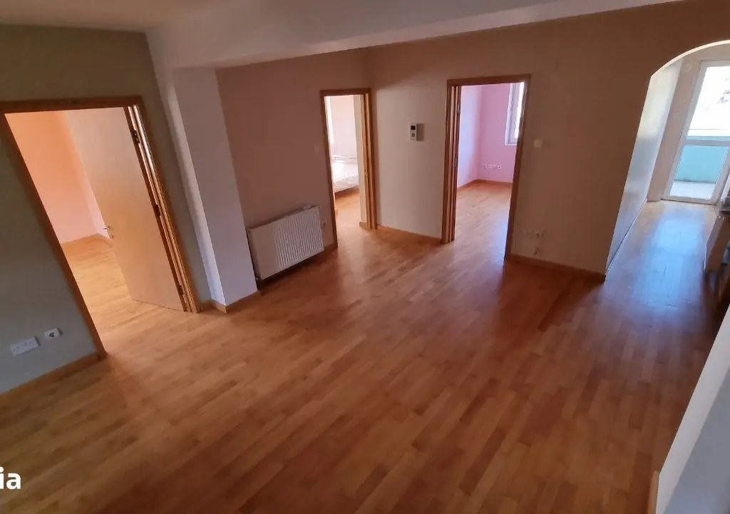 Chirie sau Vânzare - Vila Mare 3 Apartamente + Buncăr – Privat Afacere