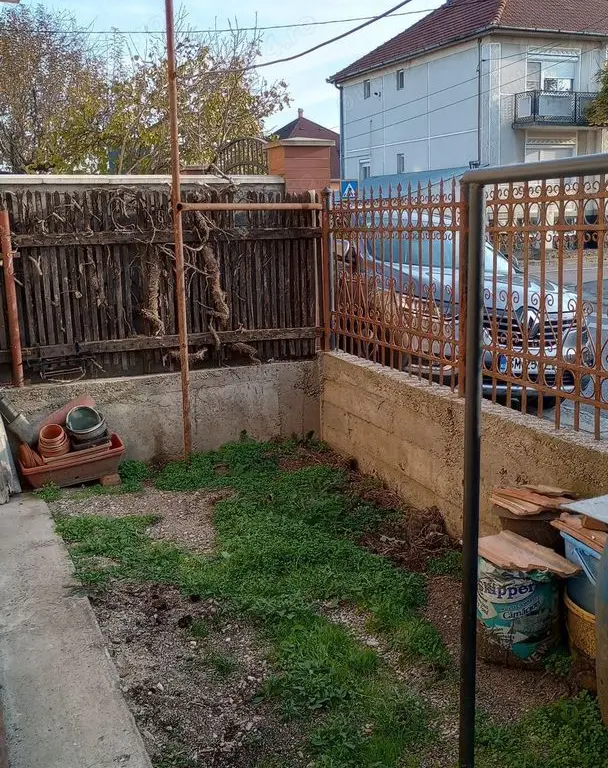 Ag BRASADAS vinde apt 3 camere la casa cu teren Axente Sever