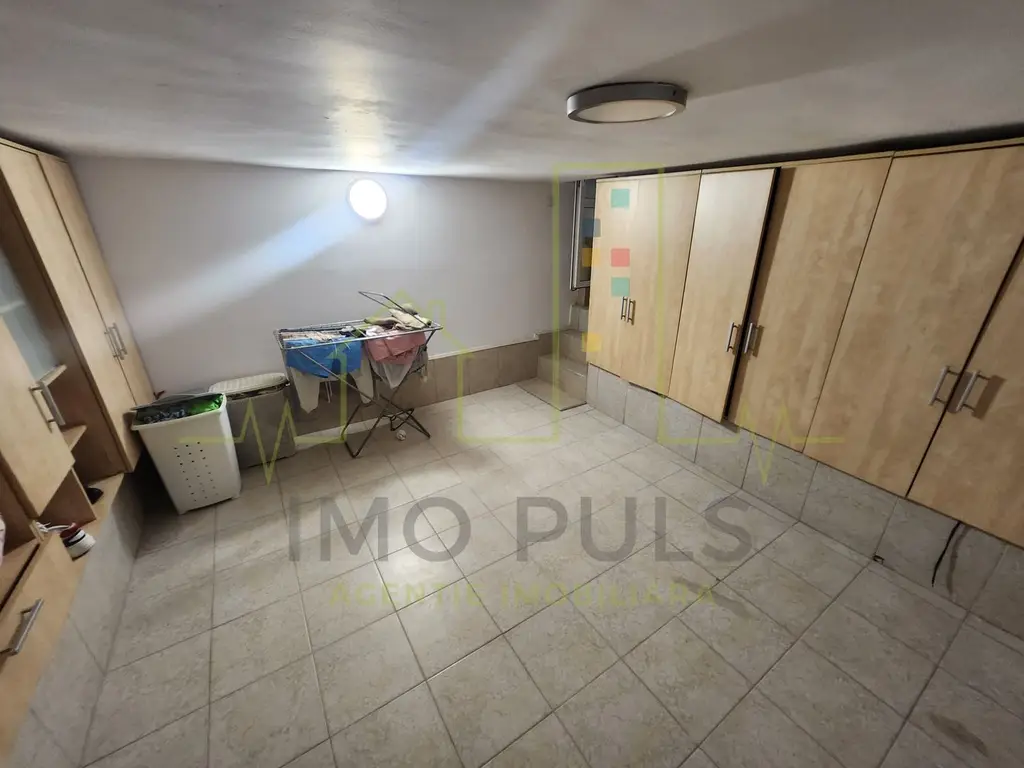 3 Camere. 2 Bai. Apartament pe 2 nivele. Pretabil investitie.