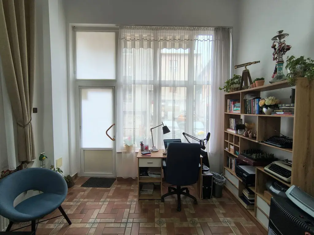 Spatiu comercial, ultracentral, Republicii, Oradea. 95 000 E. Com 0