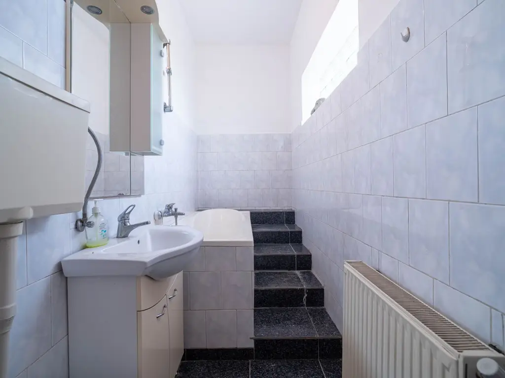 VANDUT! Casa 5 camere - teren 688 mp - Parneava - COMISION 0