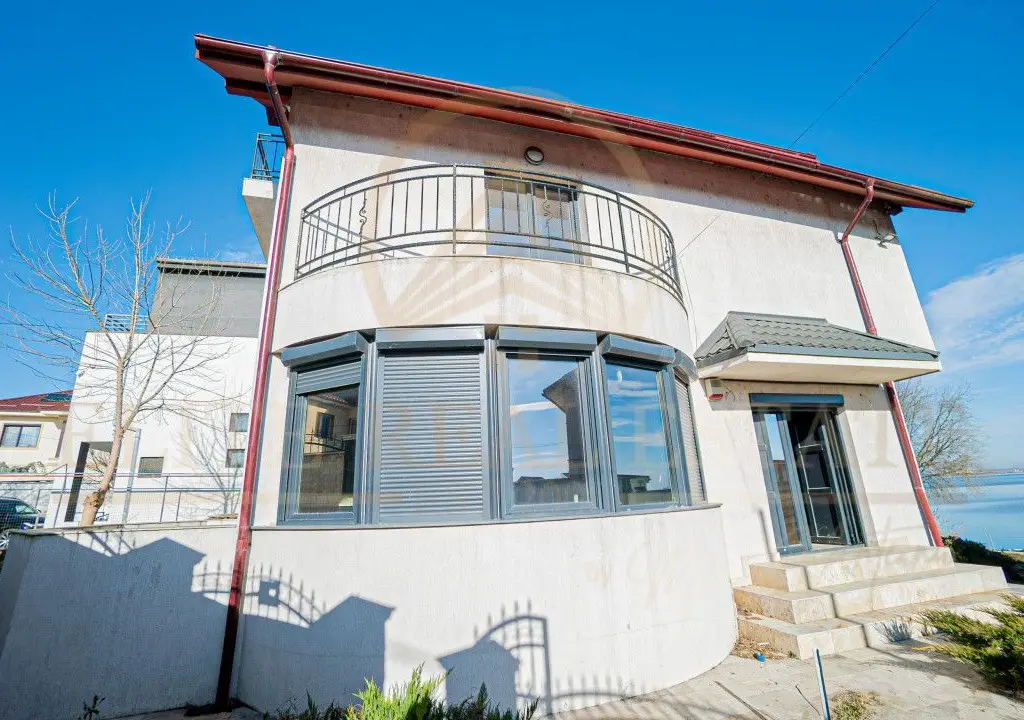 Năvodari - Casă exclusivistă cu ponton privat – Primul rând la lac