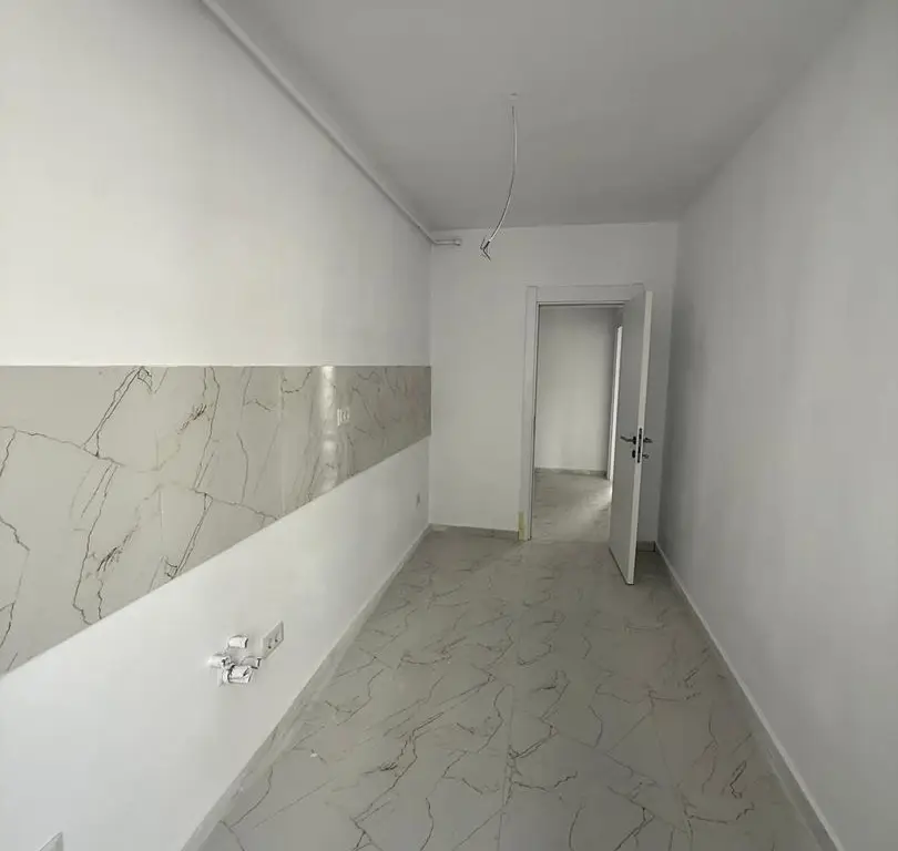 Apartament 56 mp, bloc nou, parcare inclusă, etaj 3, două balcoane, 80.000 euro TVA inclus