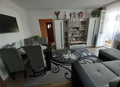 BRASADAS vinde ap 2 cam etaj 4/4 Careiului.