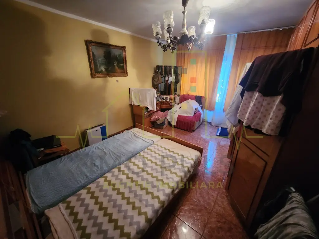 Casa individuala. Foarte pretabila de afacere. SAD la parter si intrare separata