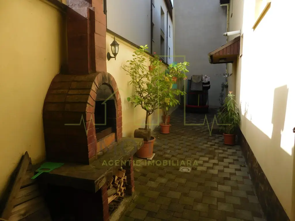 Casa individuala in oras. Mobilata si Utilata.Panouri solare