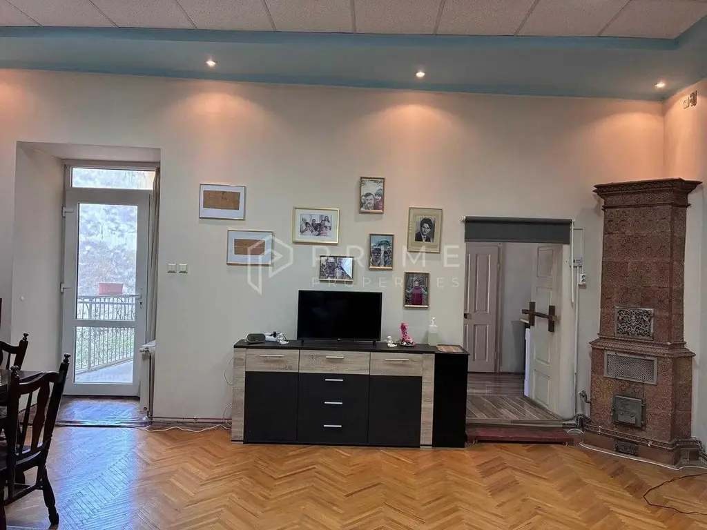Apartament 3 camere, 80 mp, Ultracentral – Etaj 1, Tavan Înalt (3,9 m)
