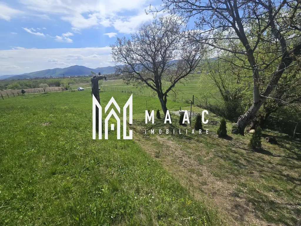 Teren 5400 mp superb cu livada si vedere spre munti Orlat