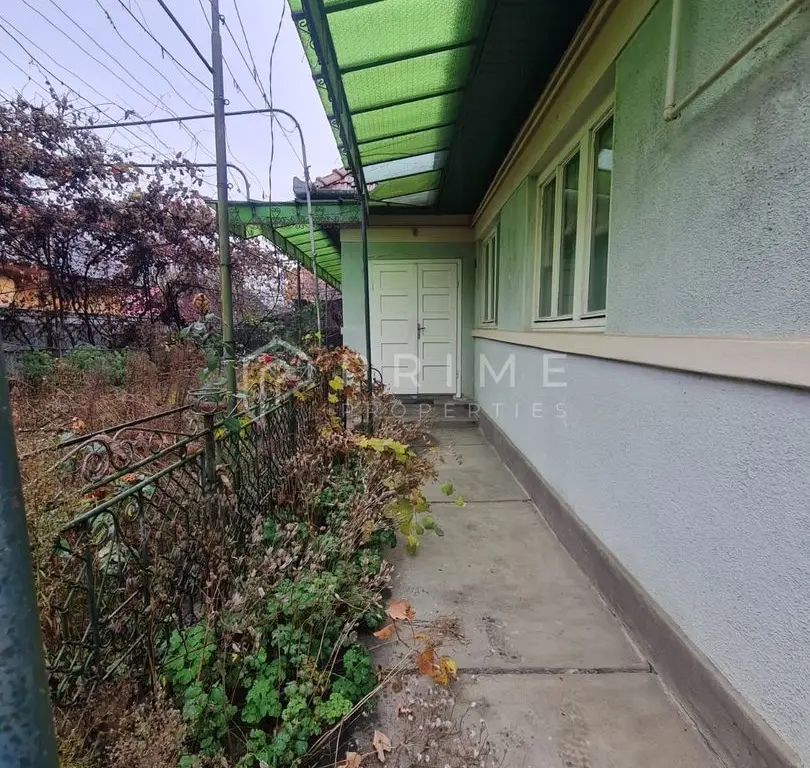 Casă cu teren de 1.000 m² – utilități complete, ideală pentru renovare