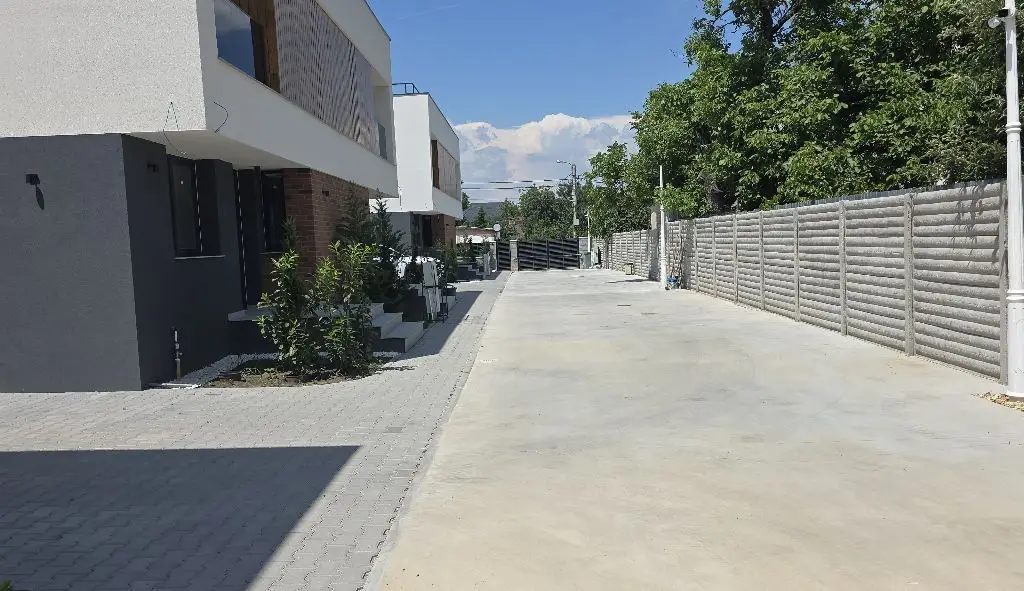 Giulesti duplex P+1 4 camere de vanzare