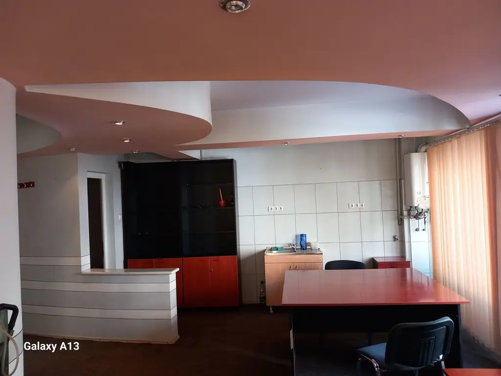 Ag BRASADAS închiriaza apt ULTRACENTRAL 82mp la etajul 1.