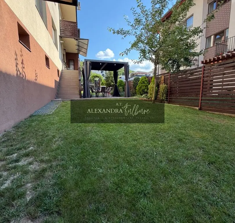 Apartament 3 camere, curte, boxa, parcare, Sub Cetate