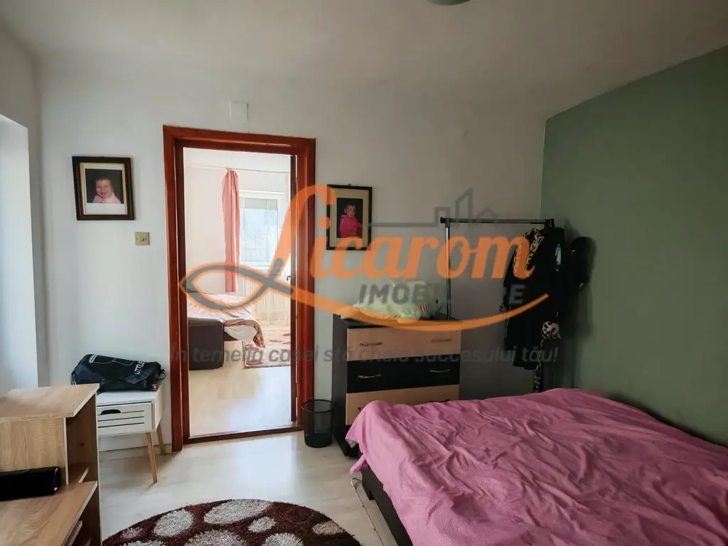 Corp de casa 4 camere zona Nicopole,curte comuna cu 1 familie.