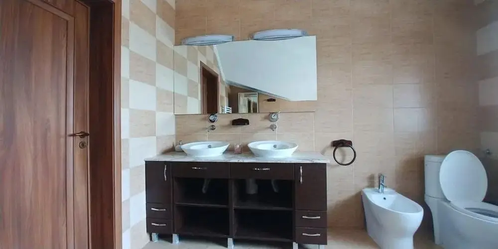 Ag EUROPA vinde casa NOUA individuala 5 cam. in Lazuri cu teren 7 ari.