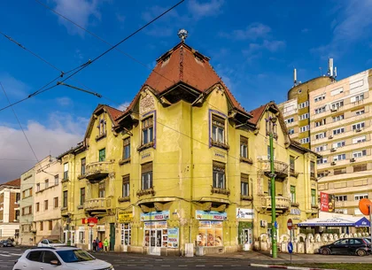VÂNDUT! Apartament 4 camere, etaj 1, în Palatul Steiner, Arad