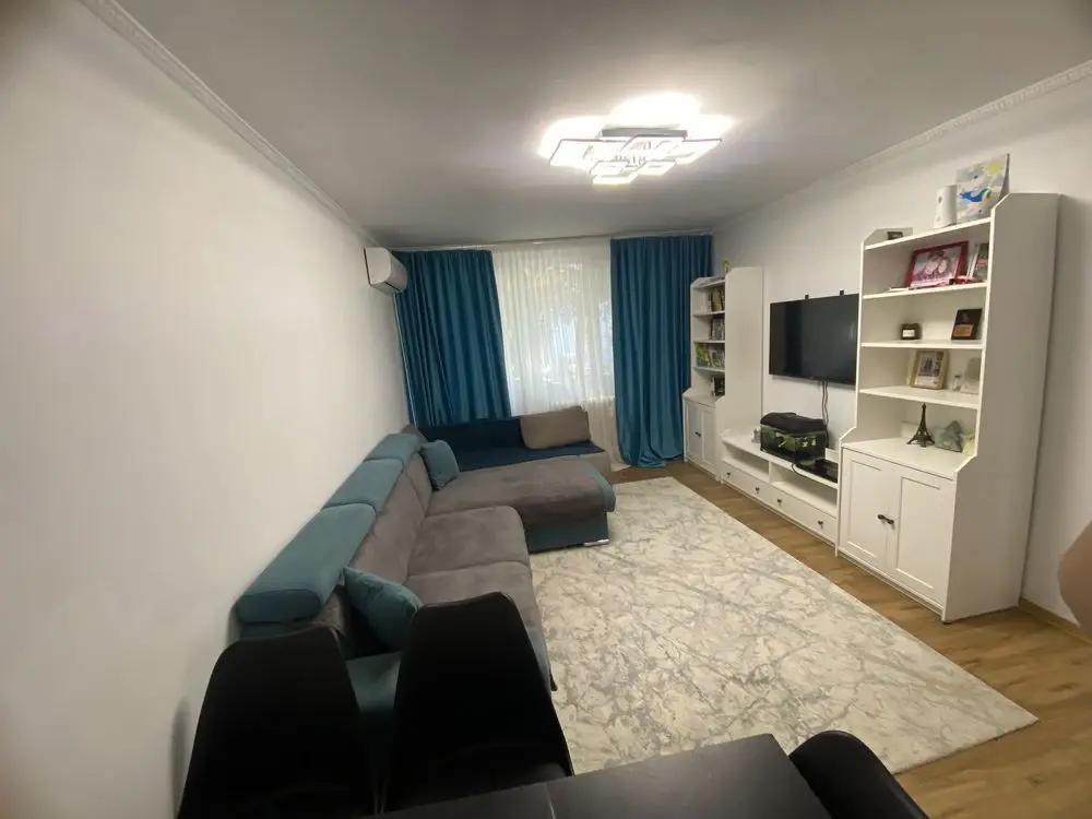 Vând apartament