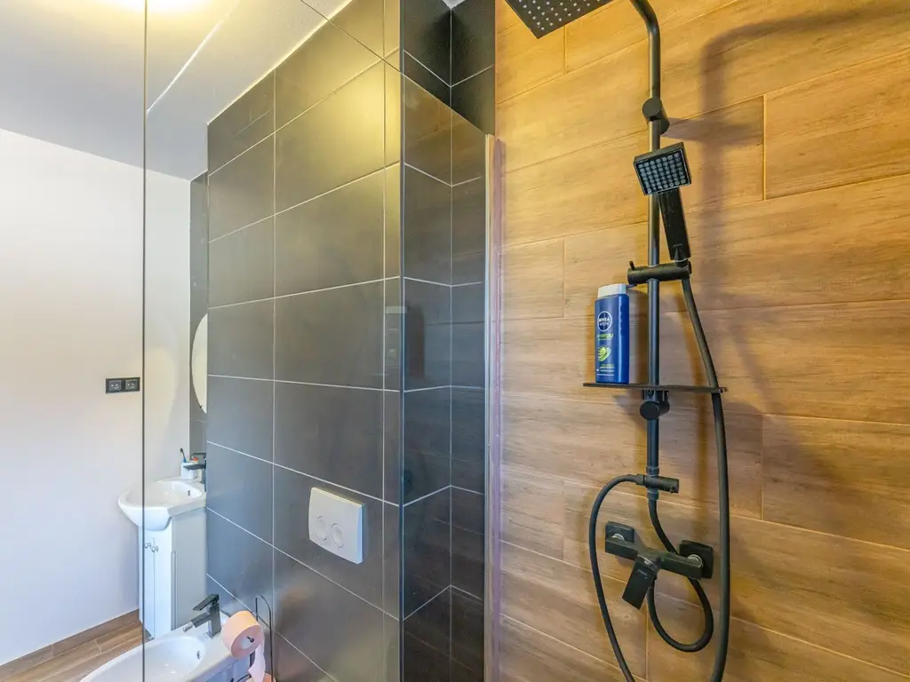 Casă Individuală de Închiriat, Încălzire în Pardoseală, Teren 400 mp