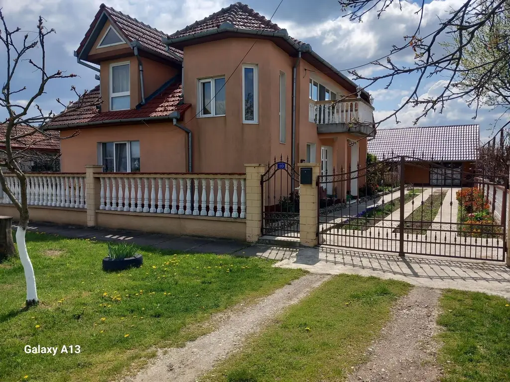 Ag EUROPA vinde casa NOUA individuala în Madaras 4 cam 7 ari 175mp.