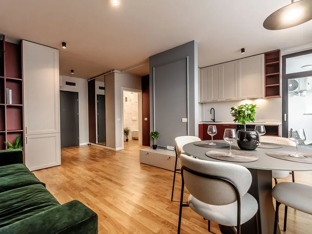 XCity Towers: 3 camere modern, etaj 2, living generos
