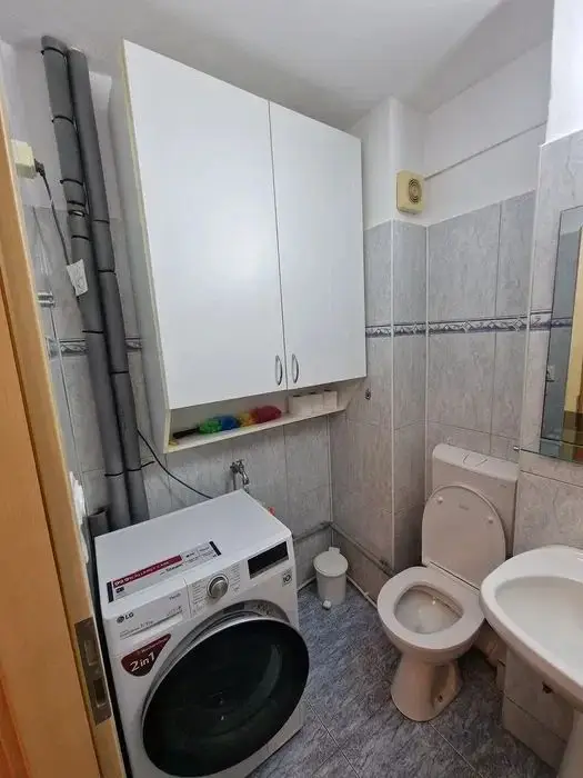Apartament cu 2 camere decomandate, situat în zona Dacia
