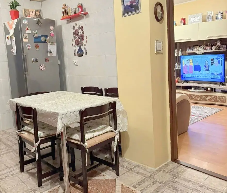De vanzare apartament cu 3 camere I. C. Frimu, 70.500 euro