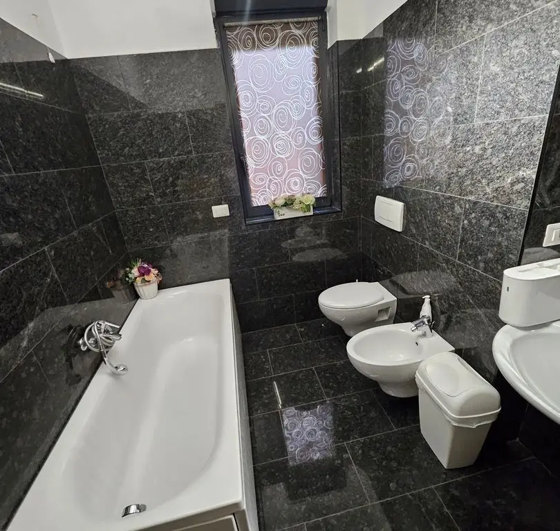 Apartament LUX cu 2 camere și curte privată 140 mp – Dumbrăvița