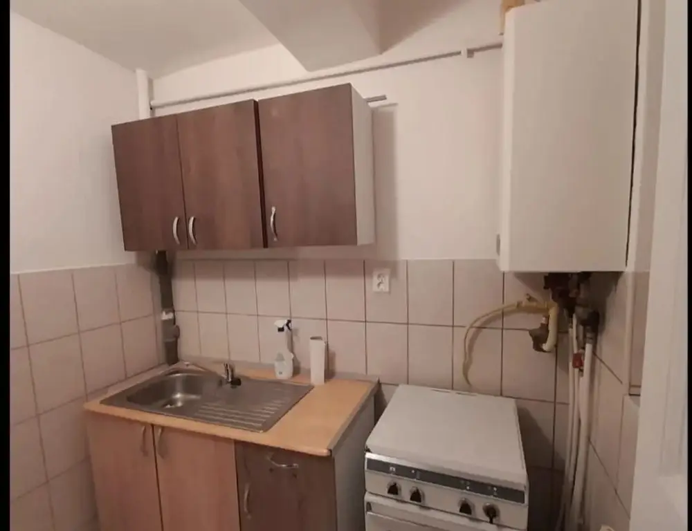 BRASADAS vinde garsoniera 21mp pe Ostrovului la PARTER.