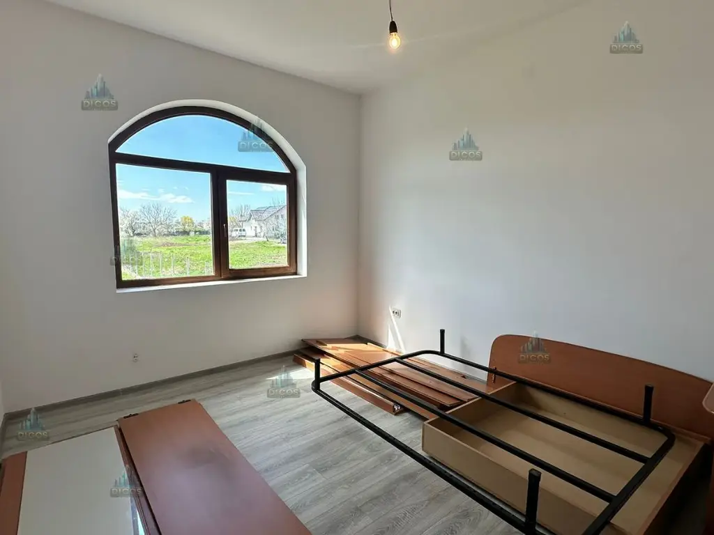 Vilă de vânzare 1500 mp teren