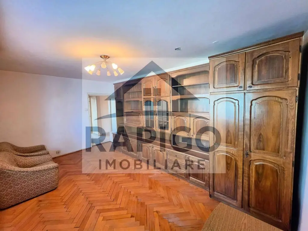 Vand apartament cu 2 camere decomandat in Calea Lipovei