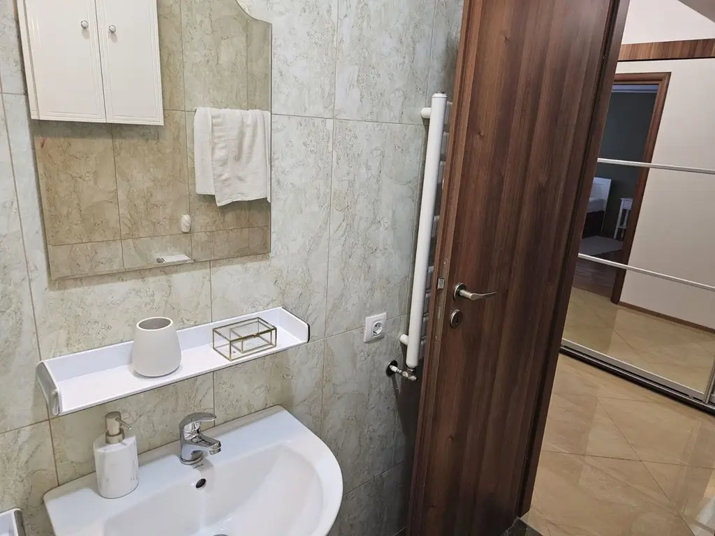 De inchiriat o camera Italian Residence, etaj 9/12, 420 euro