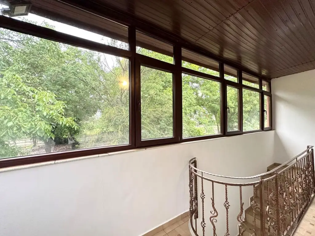 Casă complet renovată cu 4 camere și garaj generos Băneasa, Sector 1