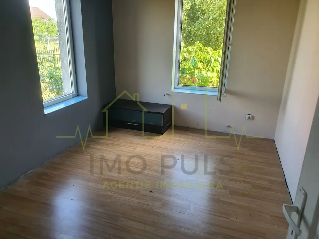 Casa individuala cu teren 1450 mp. Se poate parcela in 2-3 bucati.