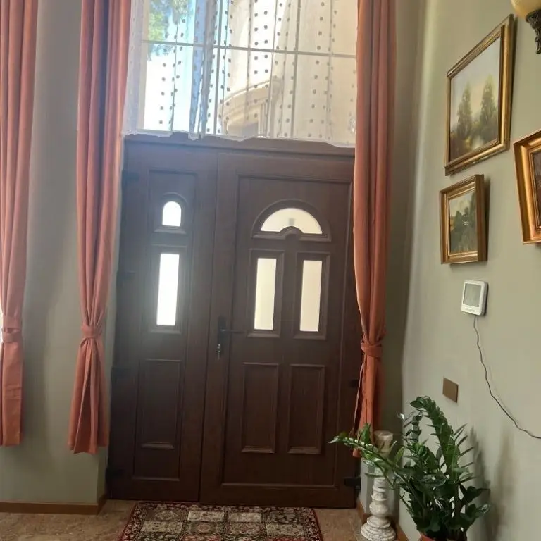 BRASADAS vinde casa cu 3 dormitoare in zona Titulescu.
