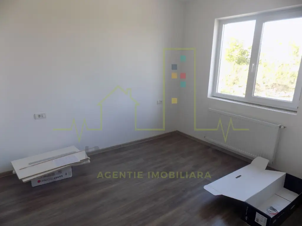 Et. 2 cu spatiu de depozitare. Bloc nou.