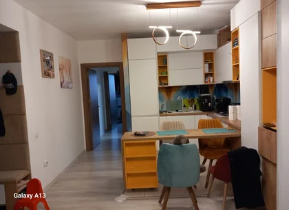 Ag BRASADAS închiriază ap 2 cam GROZAVESTI REGIE etaj 3/11.