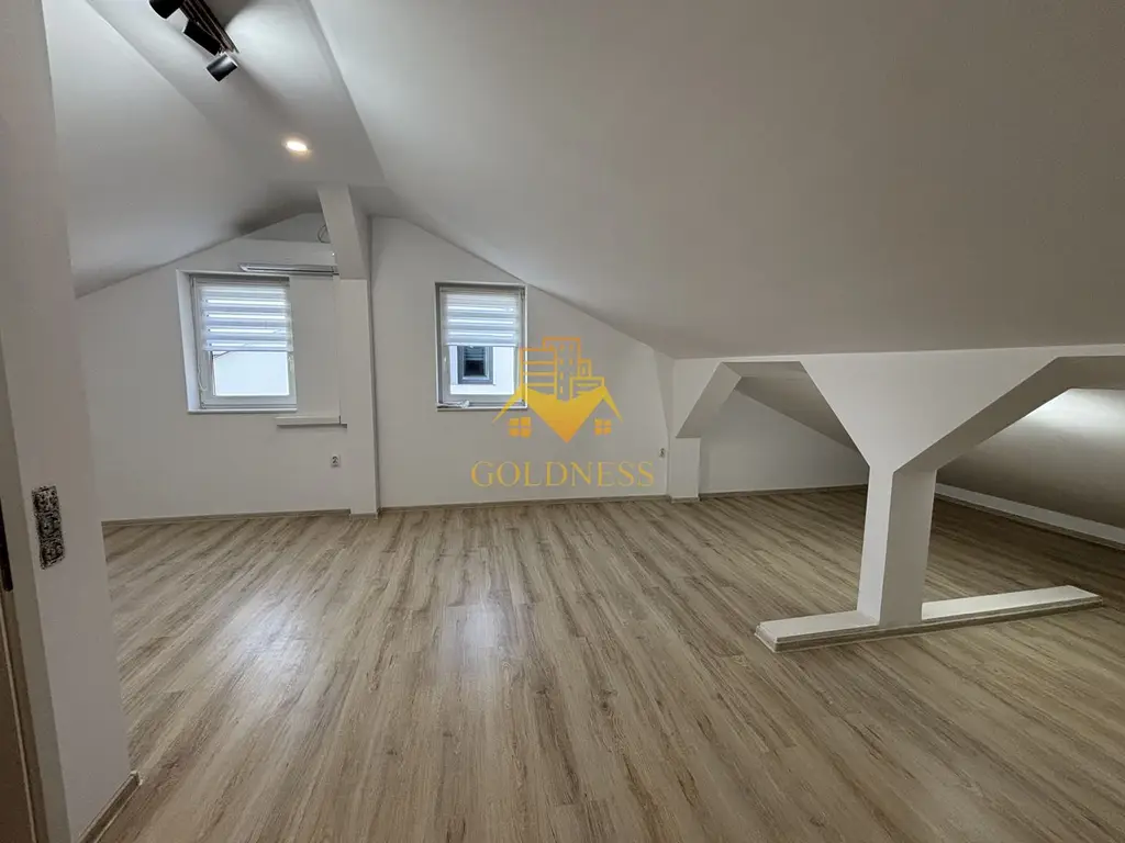 Duplex lux, de închiriat, 5 camere, parcare, curte, terasă,220mp teren