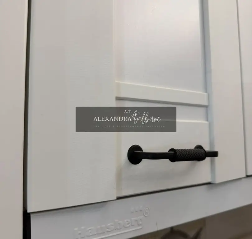 Apartament 3 camere, curte, boxa, parcare, Sub Cetate