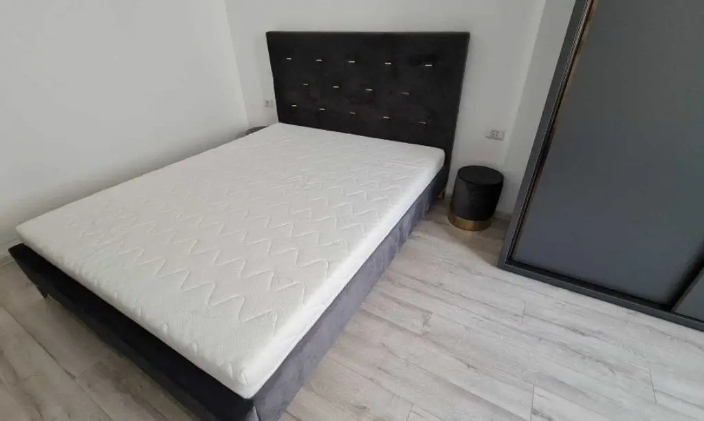 Vand apartament 2 camere