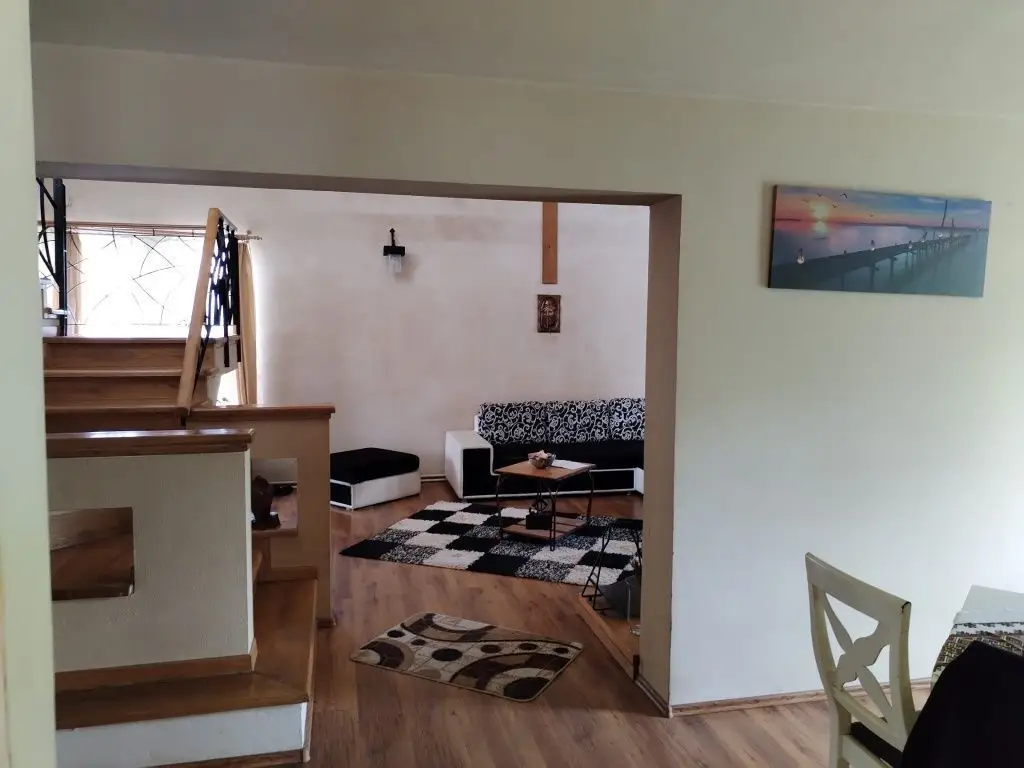 Persoană fizică vănd casă cu etaj strada.Moara de Vănt