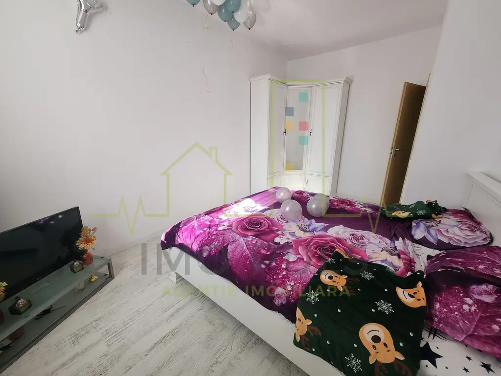 3 Camere. 2 Bai. Apartament pe 2 nivele. Pretabil investitie.
