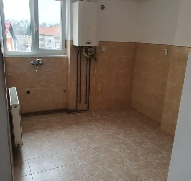 BRASADAS vinde ap 2 cam 38mp etaj 3/3 Lucaciu