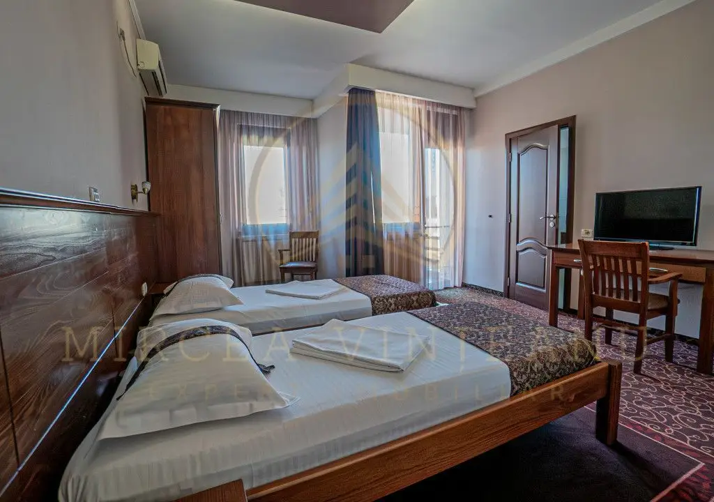 Hotel 3 Stele de Vânzare la Delfinariu, aproape de Mamaia