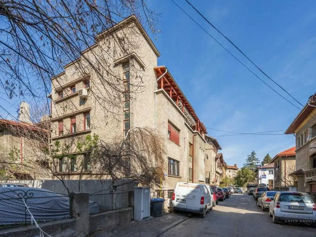 Vand APARTAMENT 3 CAMERE in FLOREASCA (direct proprietar)