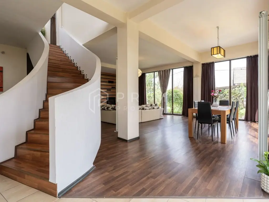 Vilă cu design și dotări deosebite de vânzare