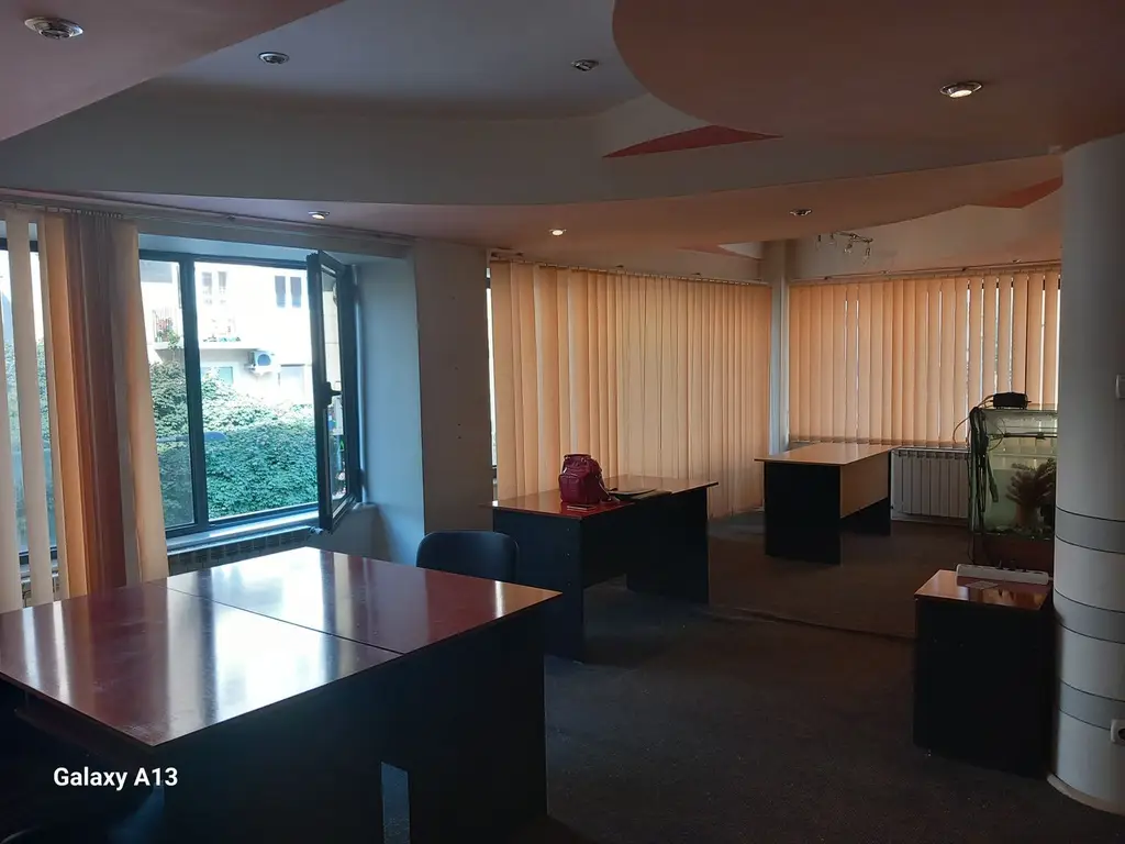 Ag BRASADAS închiriaza apt ULTRACENTRAL 82mp la etajul 1.