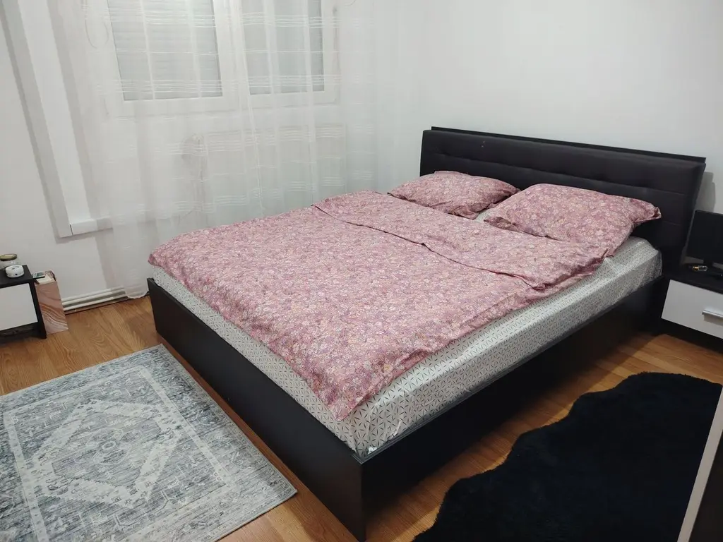 BRASADAS vinde ap 2 cam etaj 3/4 in Carpați 1.