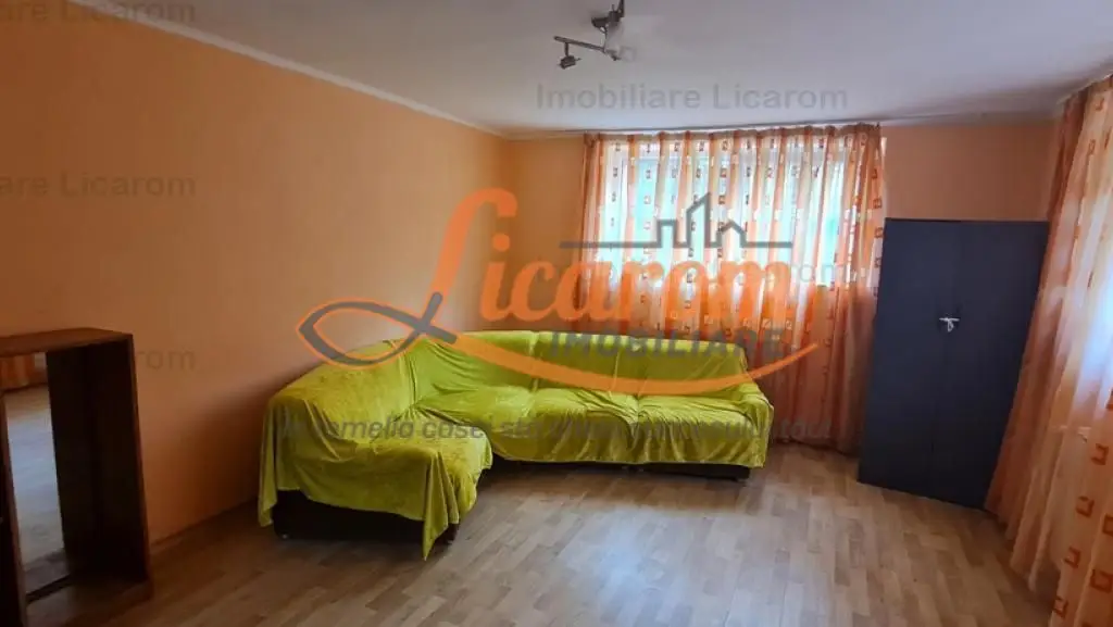 Casa individuala cu 2 apartamente, 6 camere,teren 403 mp,ASTRA.