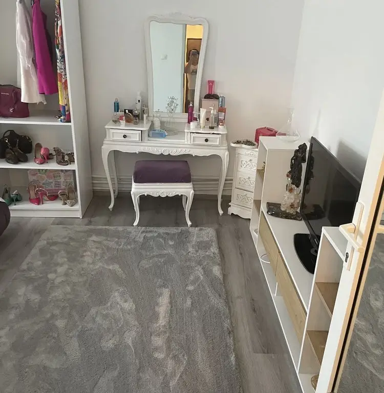 Vand apartament 4 camere