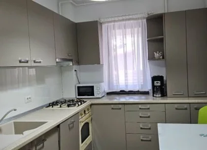 Apartament 2 camere Otopeni central | bucătărie închisă, parcare