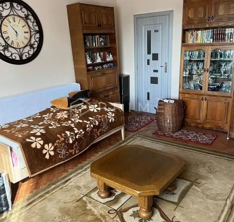 Casa cu front stradal, 7 Noiembrie, ideala clinica/cabinet/locuinta